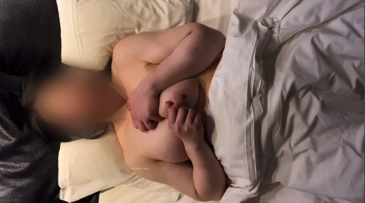 色情闻口气，舌吻，吐口水